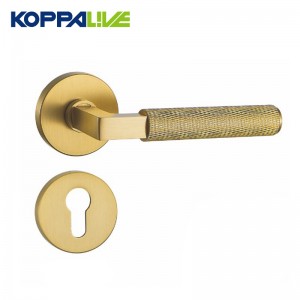 955-B Knurled Brass Lever Door Handle