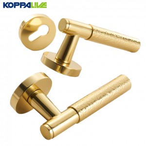 962-B Hammer Pattern Brass Door Handle